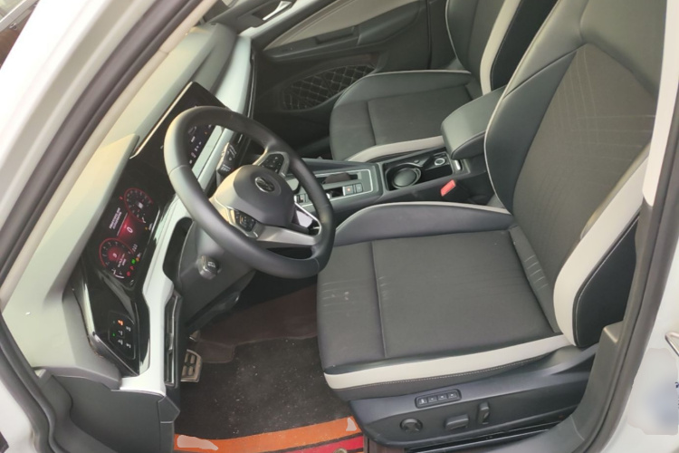 Volkswagen Golf 2023 car image #15
