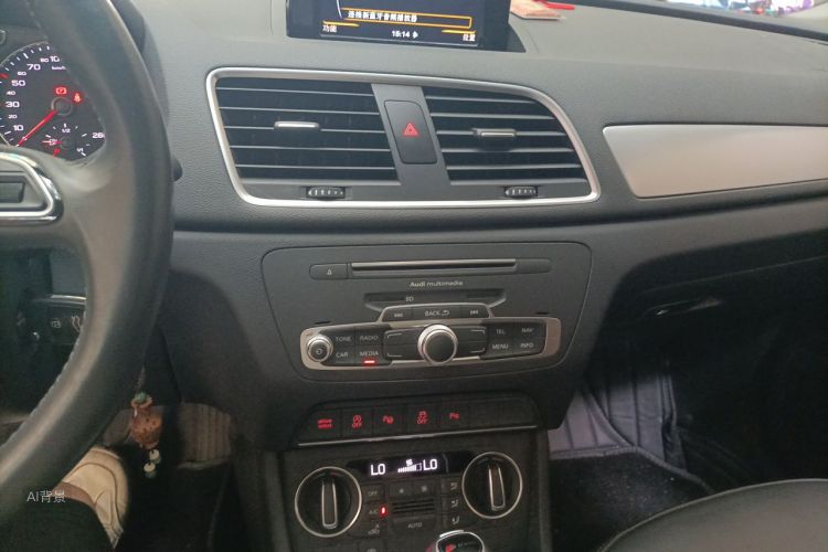 Audi Q3 2017 car image #15