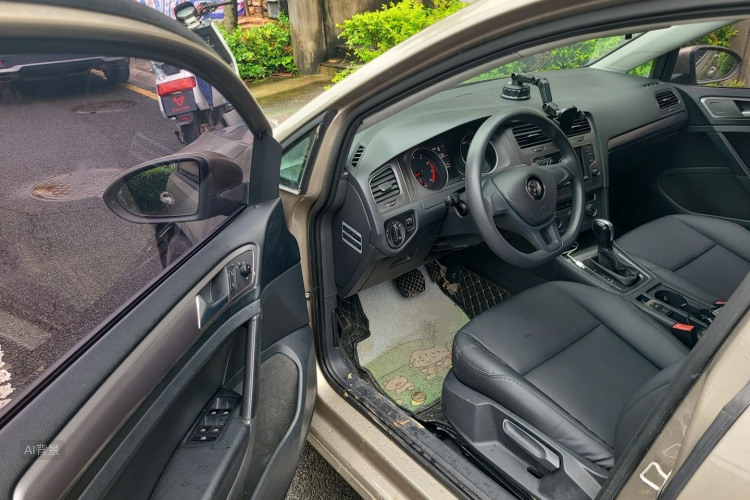 Volkswagen Golf 2017 car image #13
