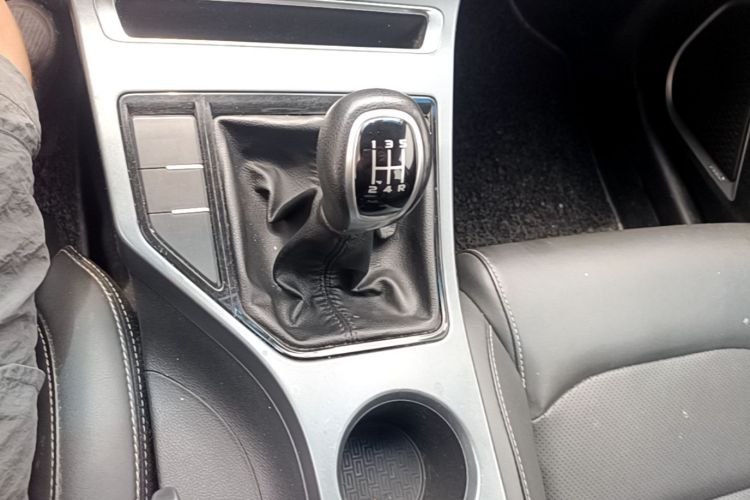 GEELY Emgrand 2019 #14 GEELY Emgrand 2019 car image #14