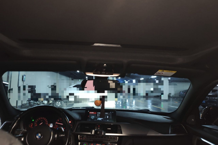 BMW 3 Series 2019 car image #18