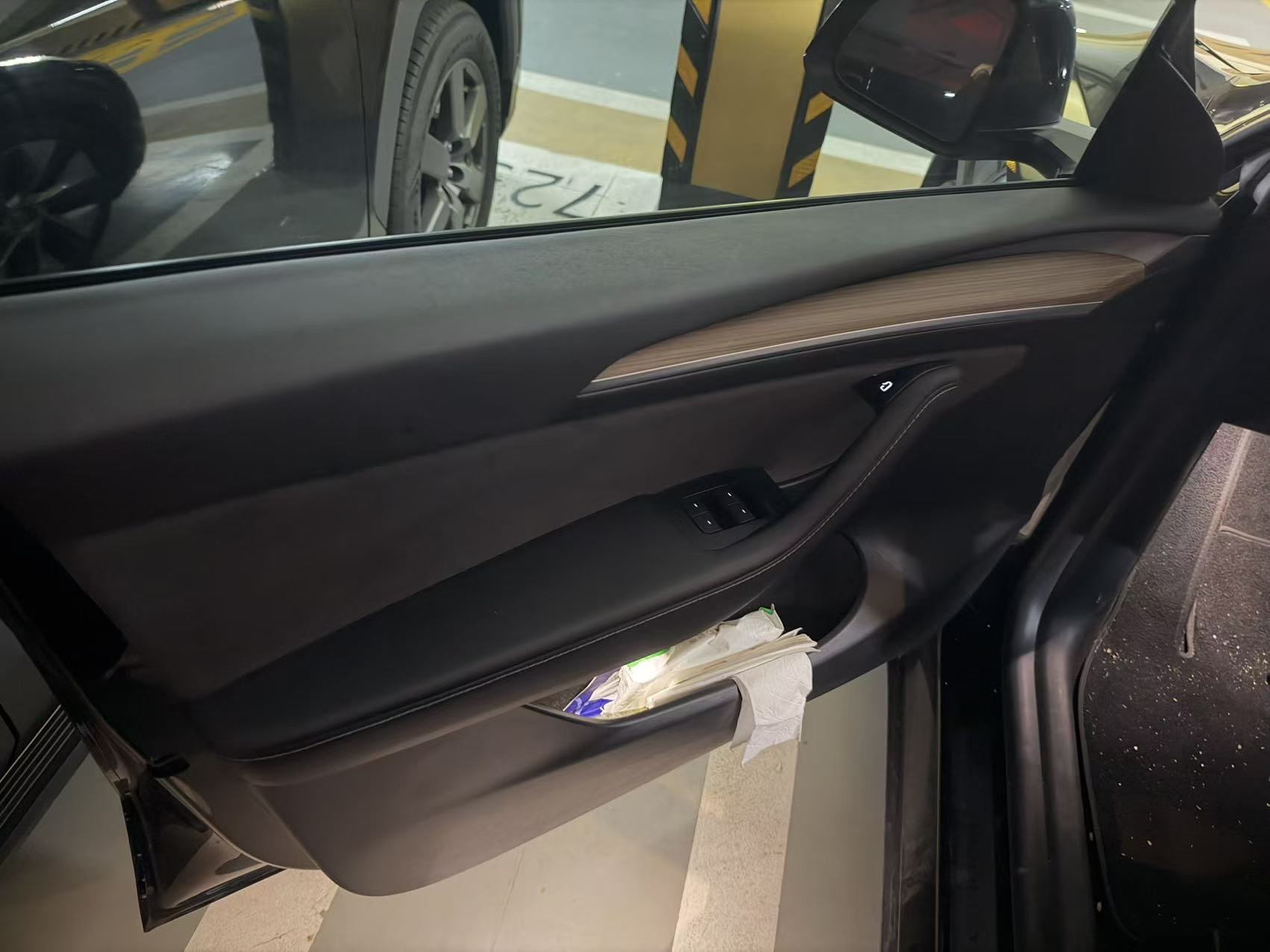 Tesla Model Y 2022 car image #2