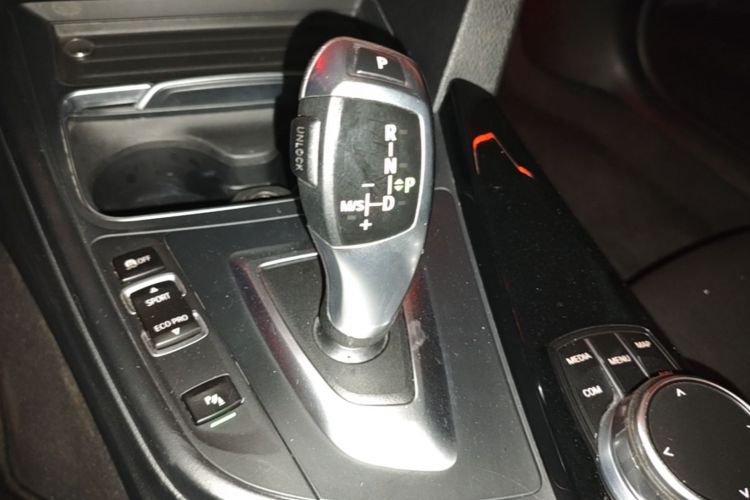 BMW 3 Series 2018 #14 BMW 3 Series 2018 immagine di auto #14