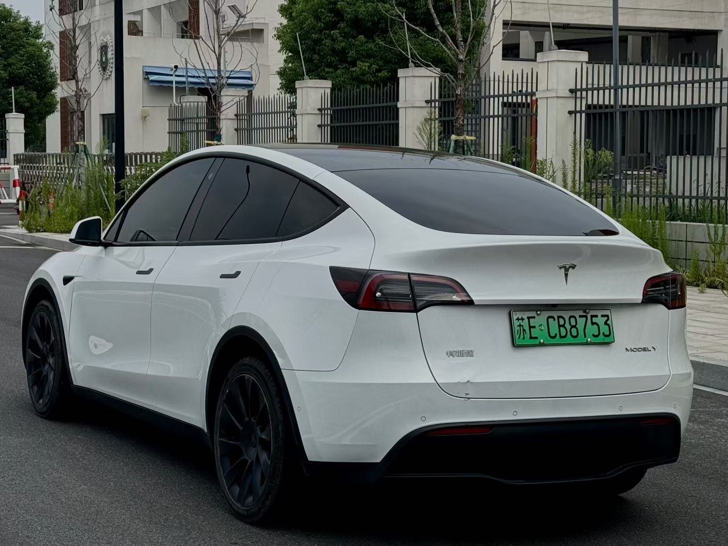 Tesla Model Y 2022 immagine di auto #9