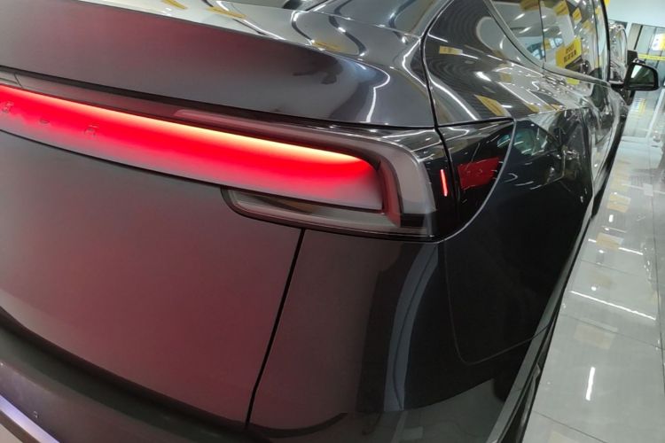 Tesla Model Y 2025 #8 Tesla Model Y 2025 car image #8