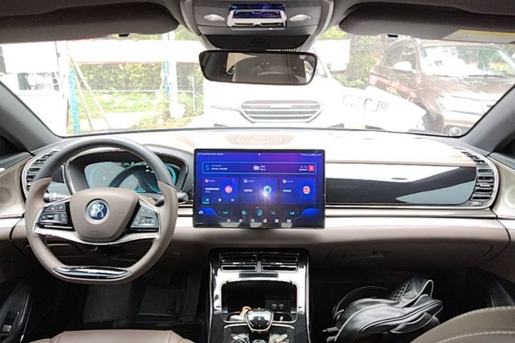 BYD Han 2022 car image #10