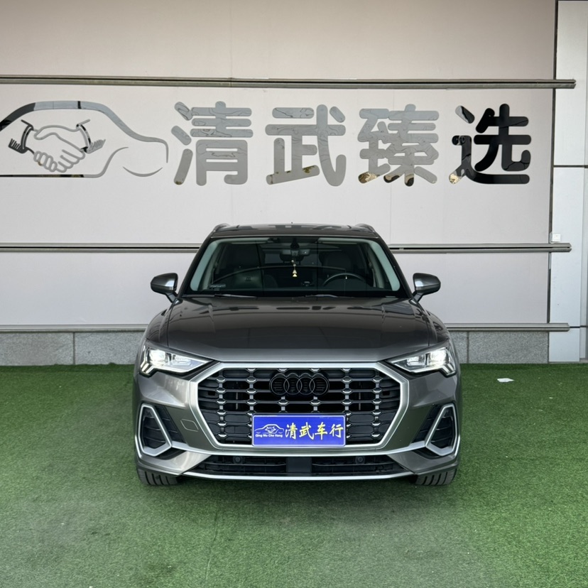 Audi Q3 2021 car image #2