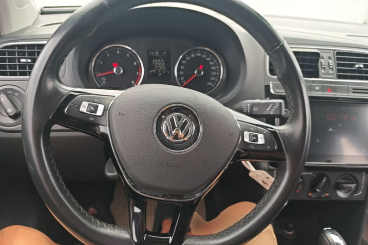 Volkswagen Polo 2018 car image #11