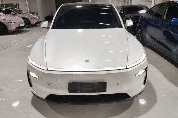Tesla Model Y 2025 #3 Tesla Model Y 2025 car image #3