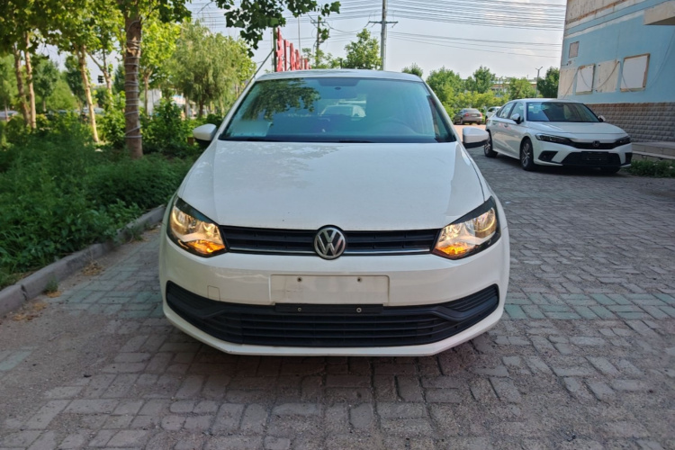 Volkswagen Polo 2016 car image #3