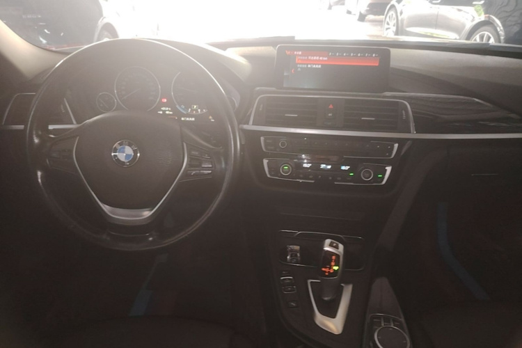BMW 3 Series 2019 #10 BMW 3 Series 2019 car image #10