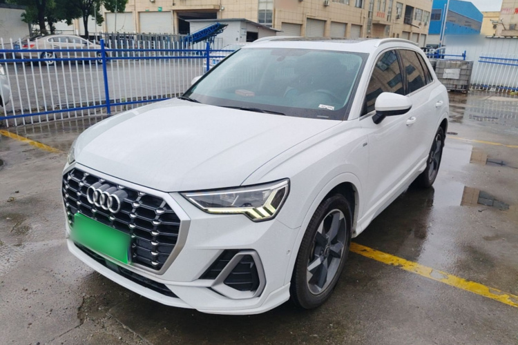 Audi Q3 2021 car image #2