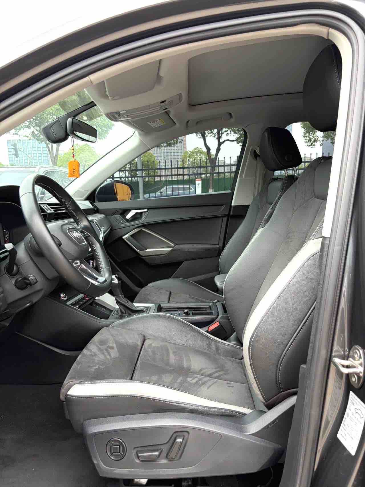Audi Q3 2022 car image #4