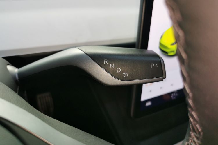 Tesla Model Y 2021 car image #14