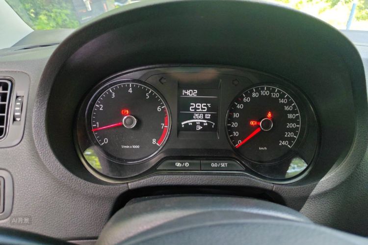 Volkswagen Polo 2015 car image #13