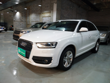 Audi Q3 2015 Audi Q3 2015 immagine di auto