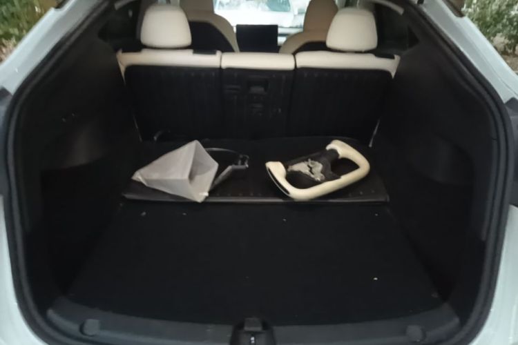 Tesla Model Y 2023 #19 Tesla Model Y 2023 car image #19