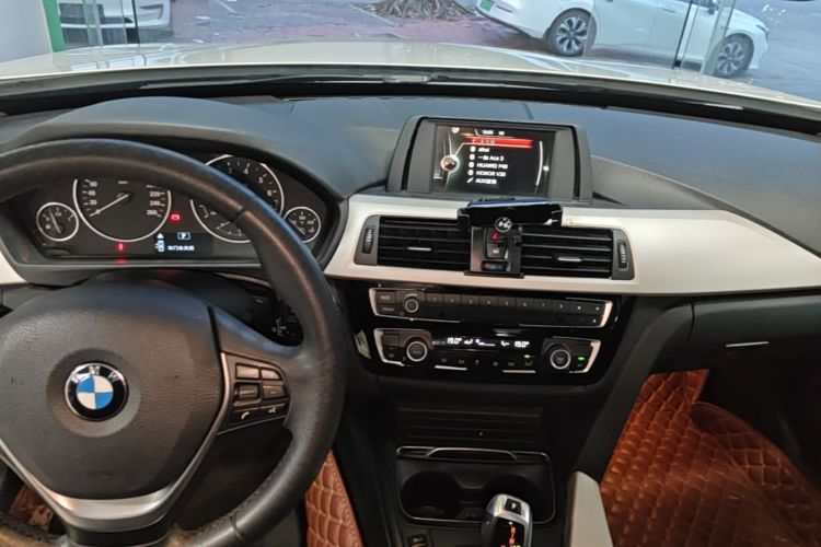 BMW 3 Series GT 2017 #20 BMW 3 Series GT 2017 car image #20