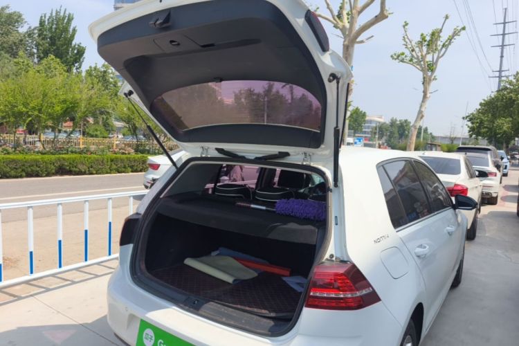 Volkswagen Golf 2017 car image #19