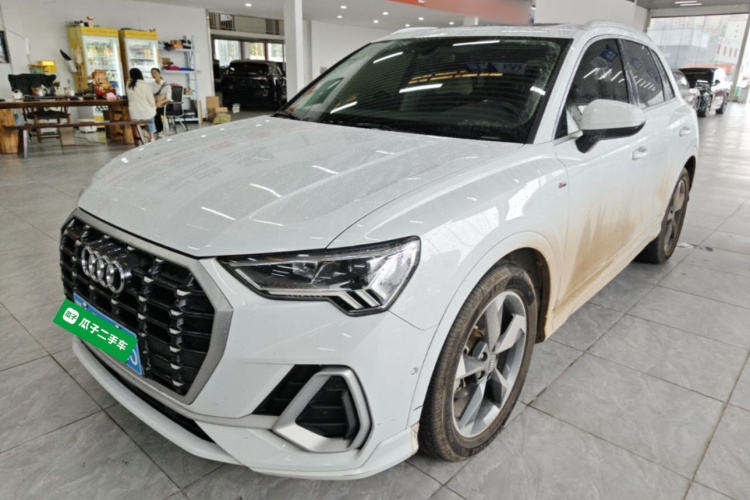 Audi Q3 2022 car image #2