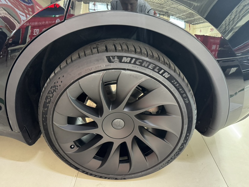 Tesla Model Y 2022 car image #11