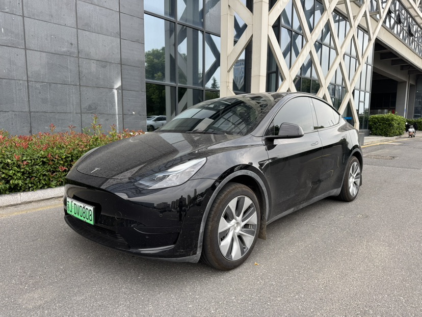 Tesla Model Y 2023 #2 Tesla Model Y 2023 car image #2