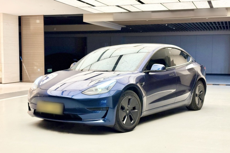 Tesla Model 3 2022 car image #2