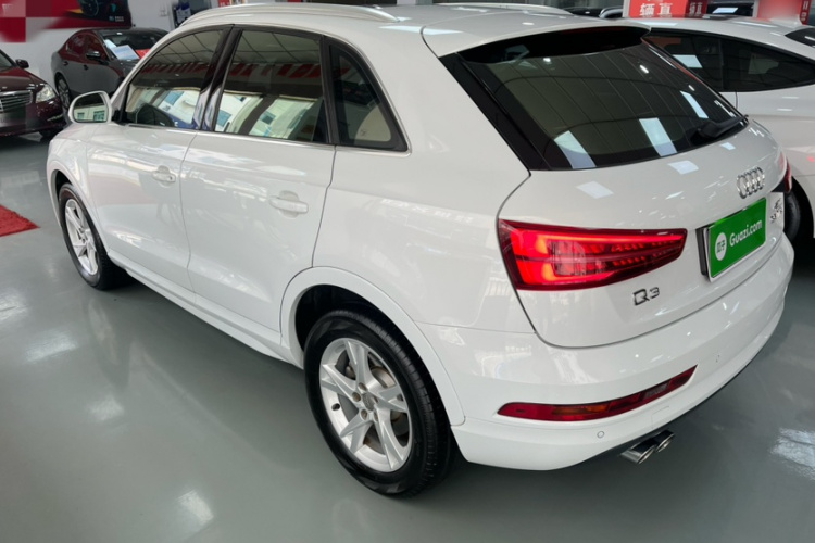 Audi Q3 2019 car image #9