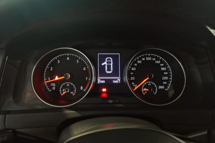 Volkswagen Golf 2020 car image #12