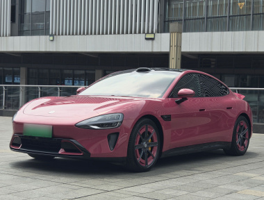MI SU7 2025 immagine di auto 