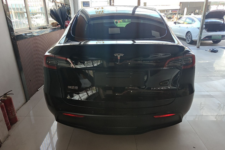 Tesla Model Y 2022 car image #4