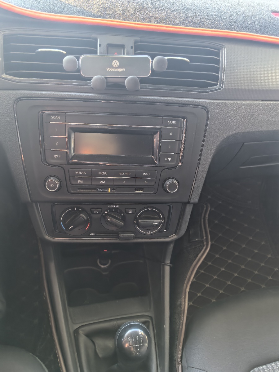 Volkswagen Santana 2018 car image #3