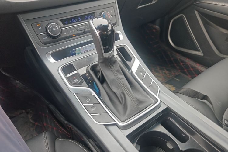 GEELY Emgrand 2019 #14 GEELY Emgrand 2019 car image #14