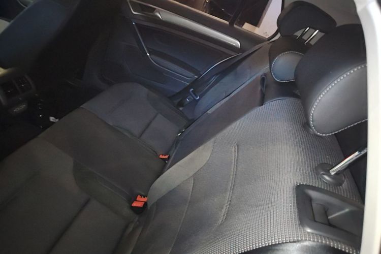 Volkswagen Golf 2019 car image #17