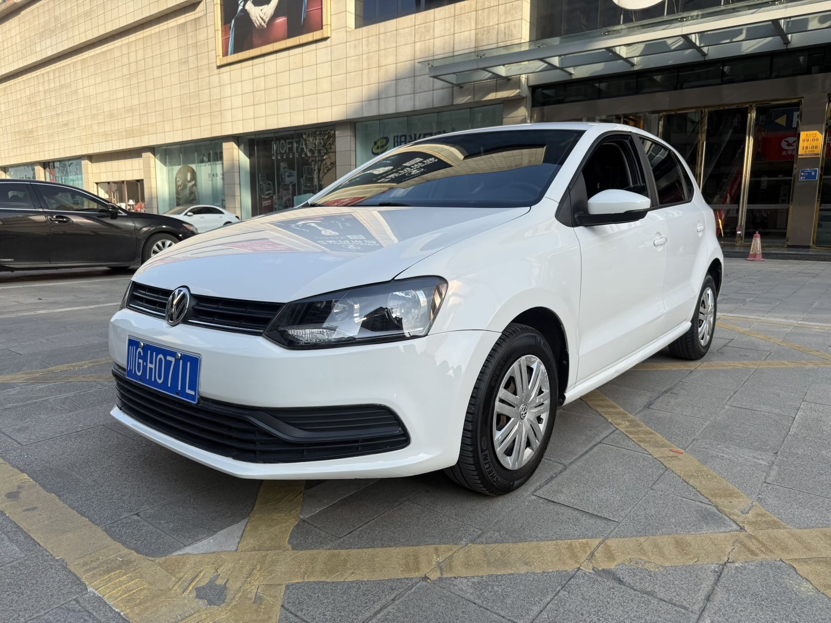 Volkswagen Polo 2015 car image 