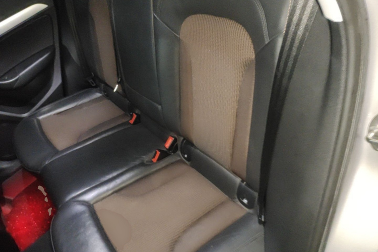 Audi Q3 2019 car image #13