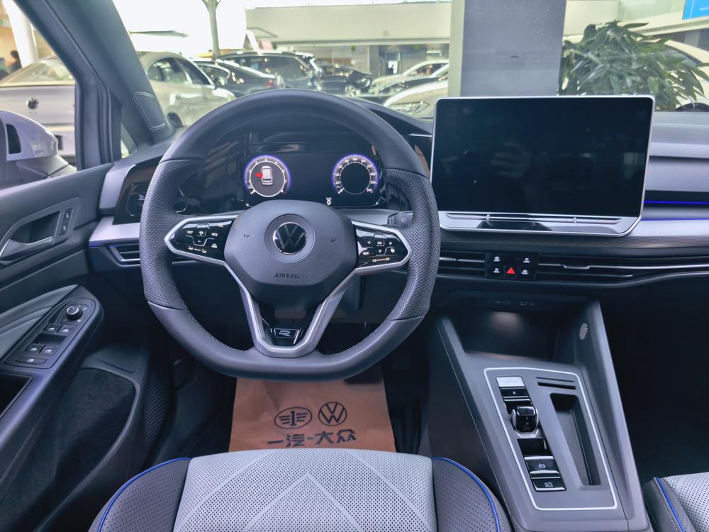 Volkswagen Golf 2026 car image #14