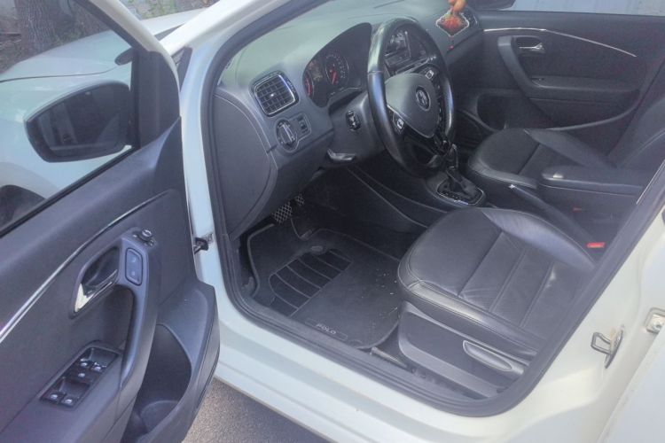 Volkswagen Polo 2015 #13 Volkswagen Polo 2015 car image #13