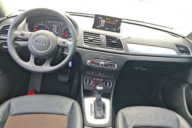 Audi Q3 2019 car image #10