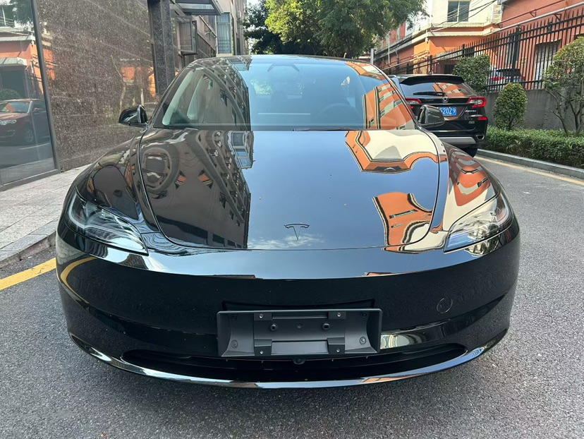 Tesla Model 3 2026 car image #2