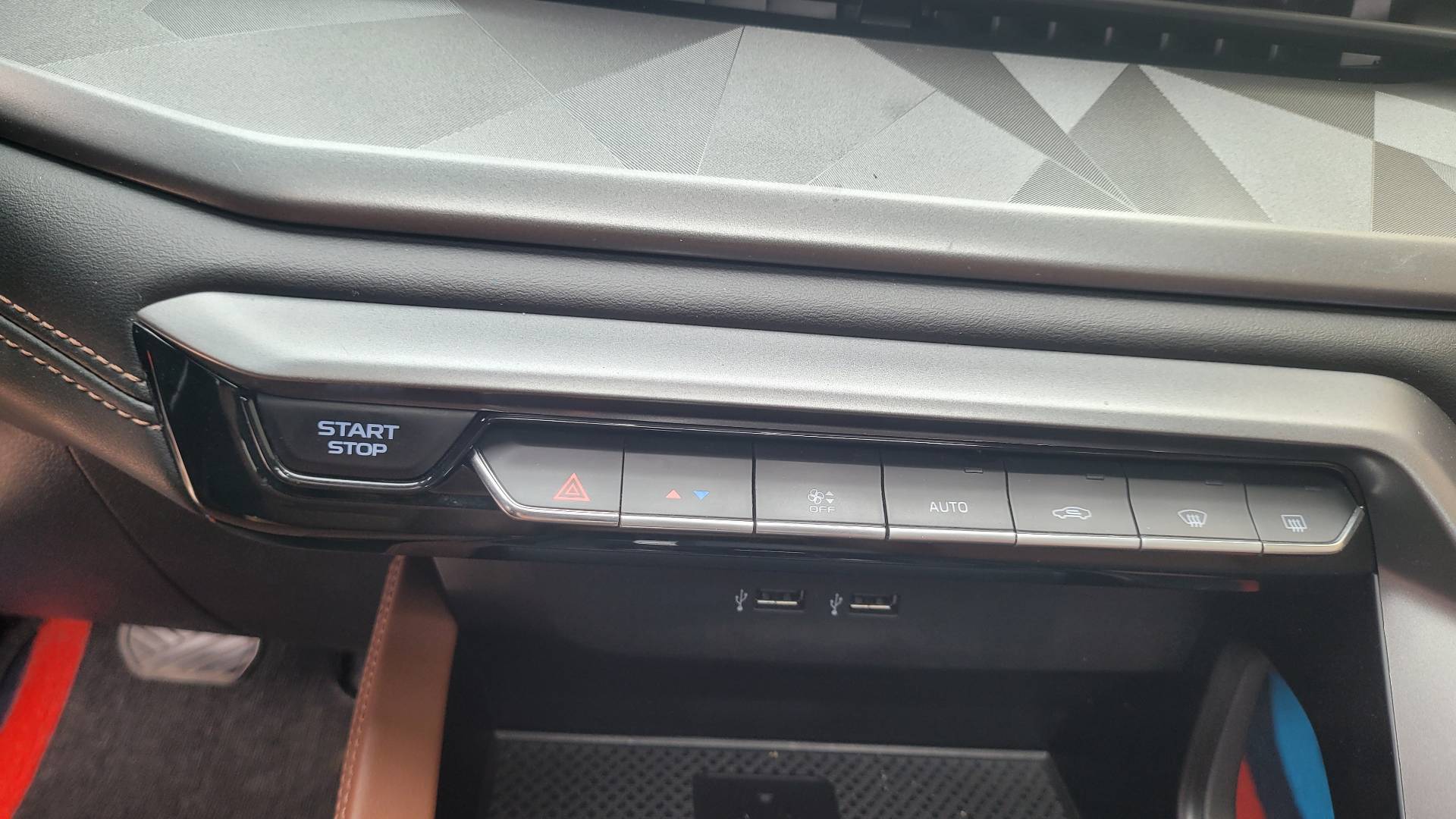 GEELY Vision X6 2024 car image #10