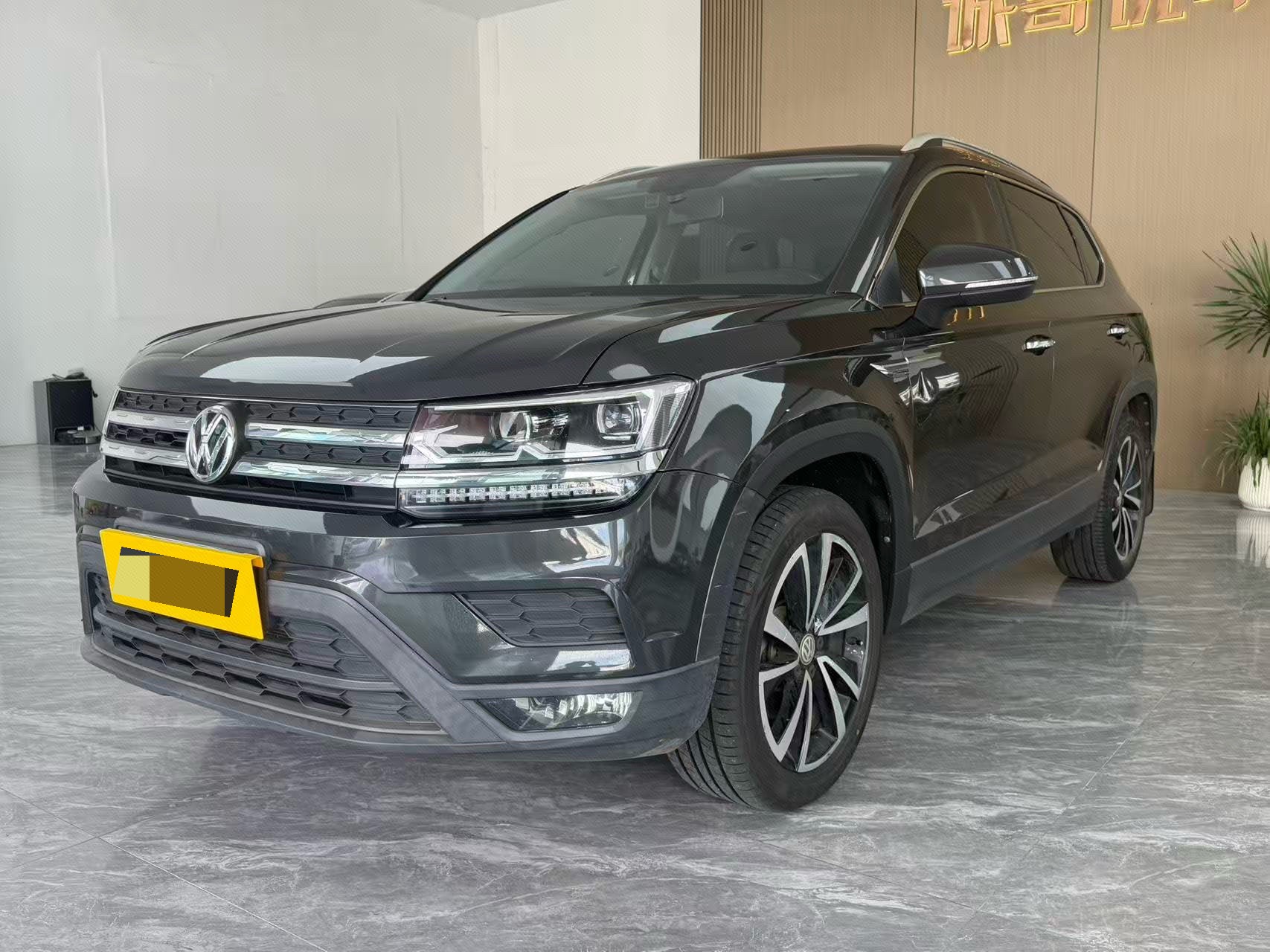 2020 immagine di auto 