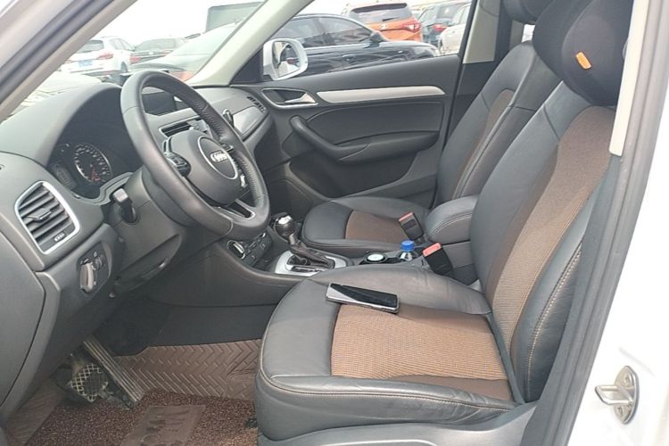 Audi Q3 2017 car image #15