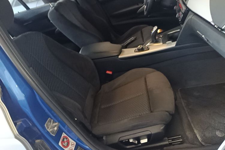 BMW 3 Series 2017 car image #24