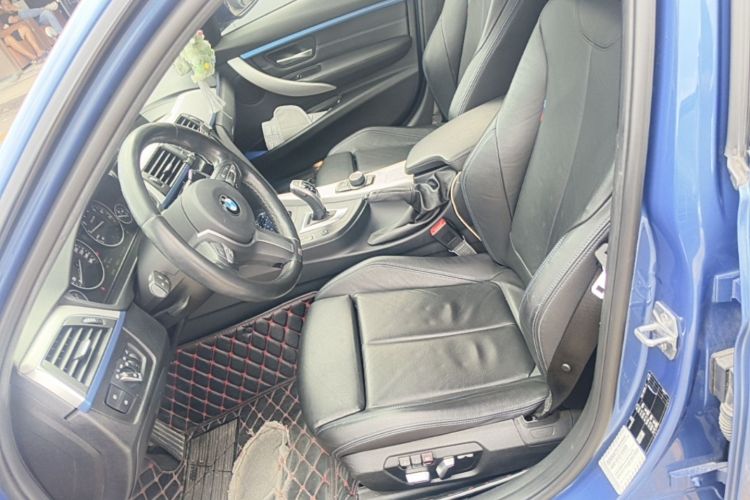 BMW 3 Series 2018 car image #19