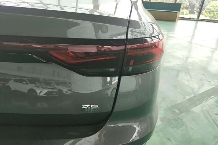 GEELY Emgrand 2025 #8 GEELY Emgrand 2025 car image #8
