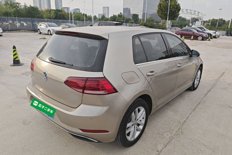 Volkswagen Golf 2018 car image #7