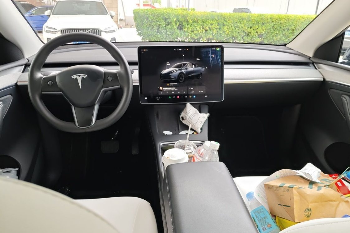 Tesla Model Y 2024 car image #24