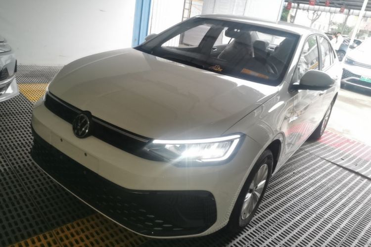 Volkswagen Lavida 2026 car image #2