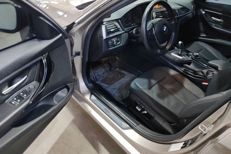 BMW 3 Series 2017 #16 BMW 3 Series 2017 car image #16